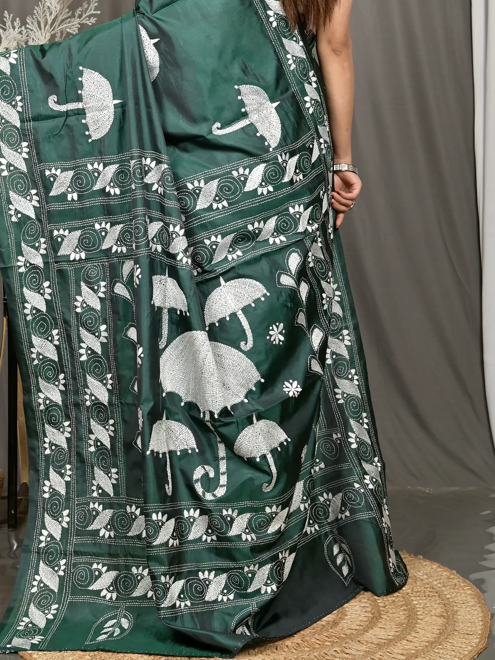 Dark Green Cotton Bolpur Kantha Stitch Saree (16)
